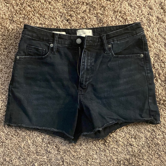 High Rise MIDI Universal Thread jean shorts. Women’s size 8 in black - Picture 1 of 3